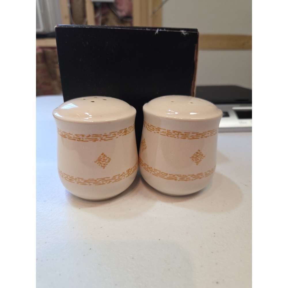 Vintage Ceramic Beige Gold Pattern Salt Pepper Shakers Retro Kitchen Decor